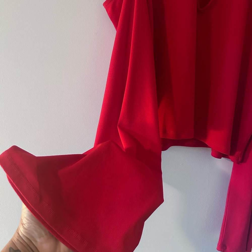 H&M DIVIDED • Red Cut Out Shoulder Top • M • - Picture 3 of 12